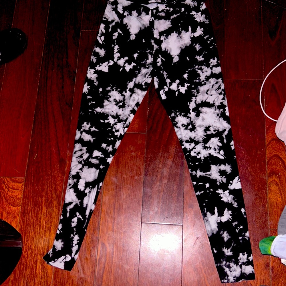 Black and white leggings/ flirtitude active/ size: L
